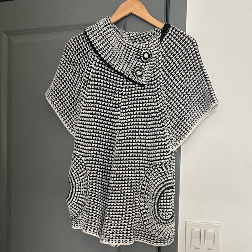 Romiholy Chic Black and White Women's Sweater- Oversized Medium
